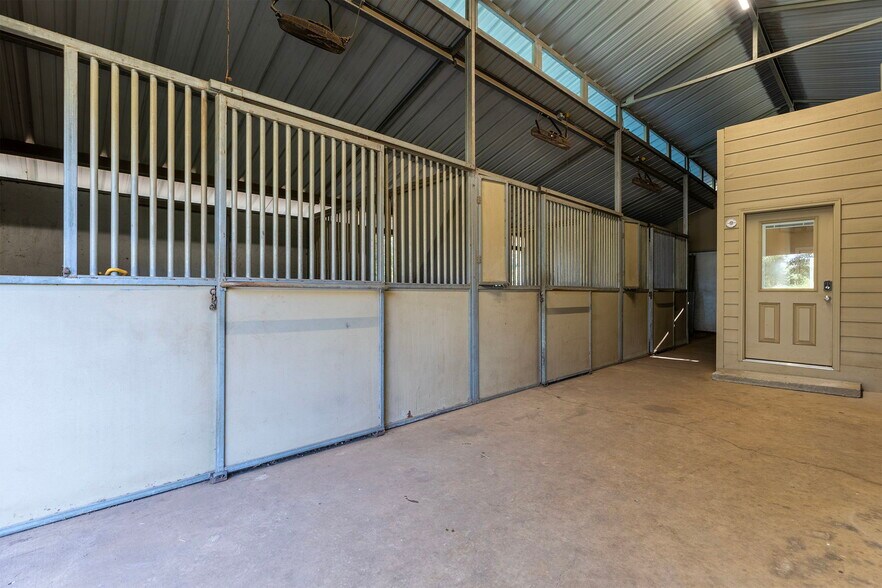 704 Ridgmar Rd, Leander, TX à louer - Photo de l’immeuble – Image 3 sur 60