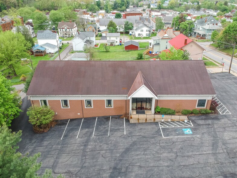 426 E Main St, Evans City, PA à vendre - Photo de l’immeuble – Image 3 sur 19