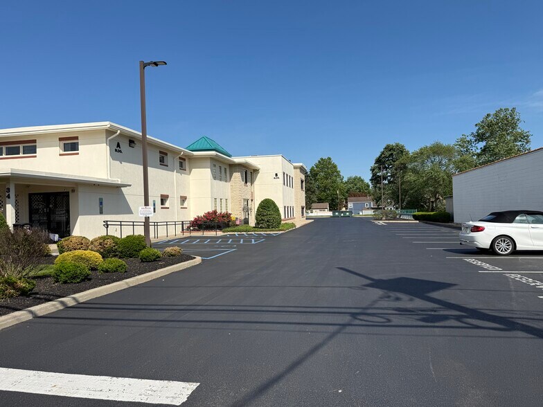 34 Scotch Rd, Ewing, NJ à vendre - Photo de l’immeuble – Image 2 sur 24