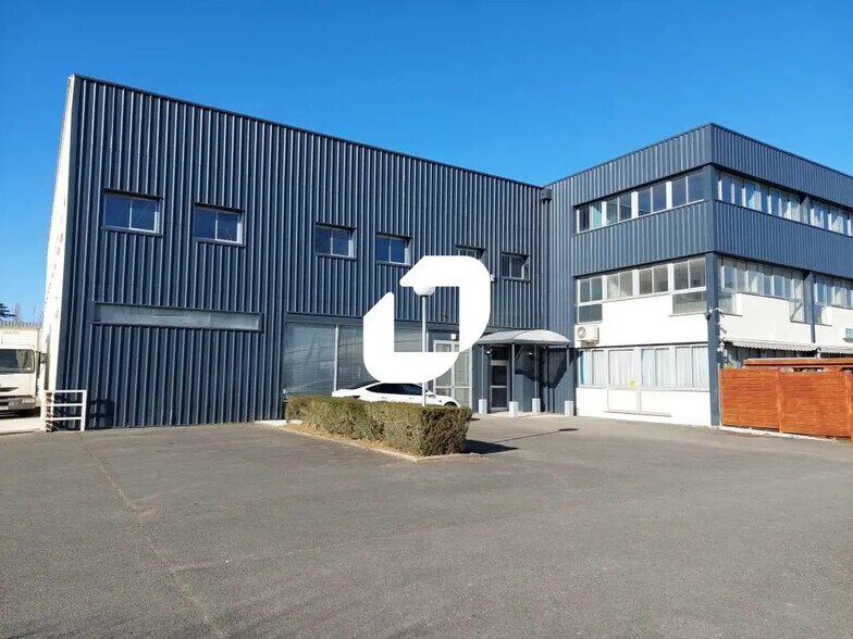 Bureau dans Trappes à vendre - Photo de l’immeuble – Image 1 sur 7