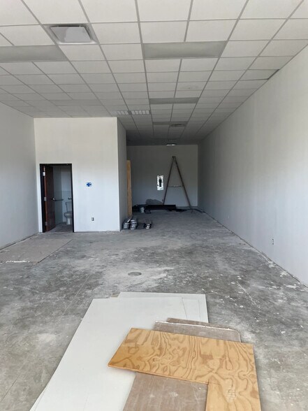 2531 W Ledbetter Dr, Dallas, TX à louer - Photo de la construction – Image 3 sur 5