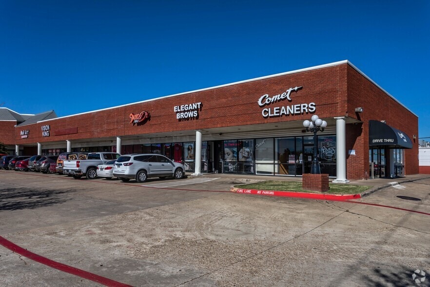 211-215 W Camp Wisdom Rd, Duncanville, TX à louer - Photo de l’immeuble – Image 2 sur 7