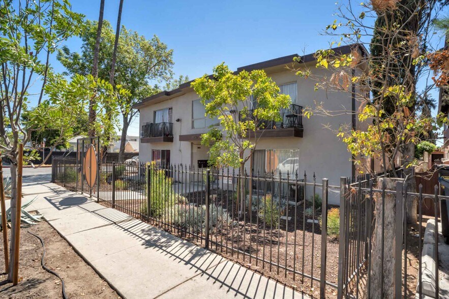 11936 Hart St, North Hollywood, CA à vendre - Photo de l’immeuble – Image 2 sur 13
