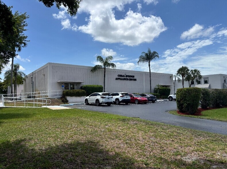 Coral Springs Industrial Complex portefeuille de 2 biens à vendre sur LoopNet.fr - Photo de l’immeuble – Image 3 sur 9