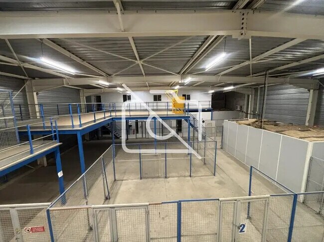 Plus de détails pour Industriel/Logistique à louer
