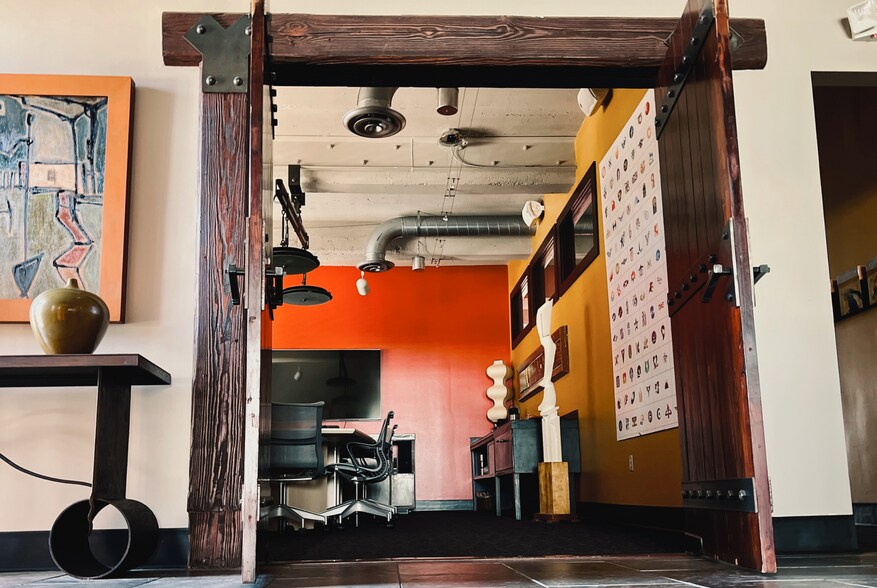 1425 E Douglas Ave, Wichita, KS à louer - Photo de l’immeuble – Image 3 sur 9