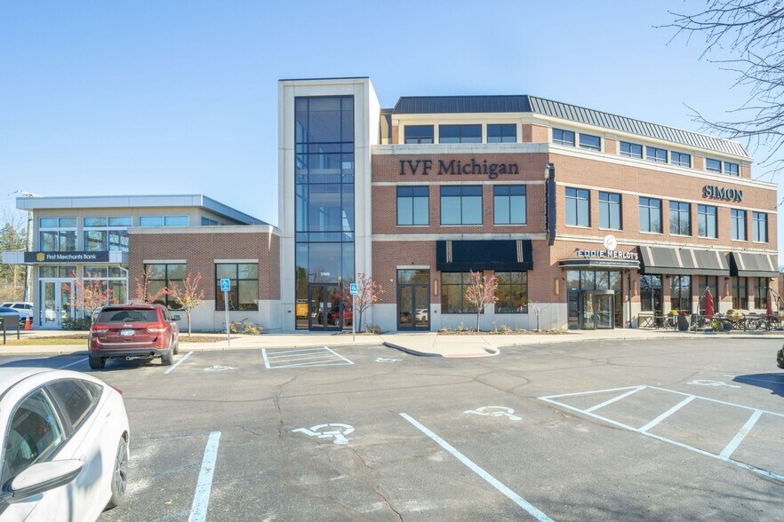 37000 Woodward Ave, Bloomfield Hills, MI à louer - Photo de l’immeuble – Image 3 sur 9