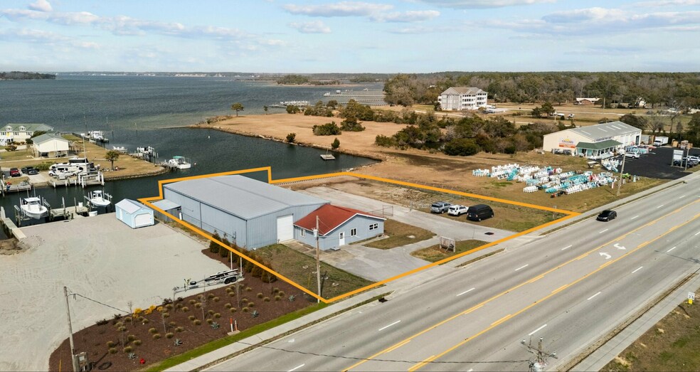 427 Cedar Point Blvd, Cedar Point, NC à vendre - Photo de l’immeuble – Image 2 sur 9
