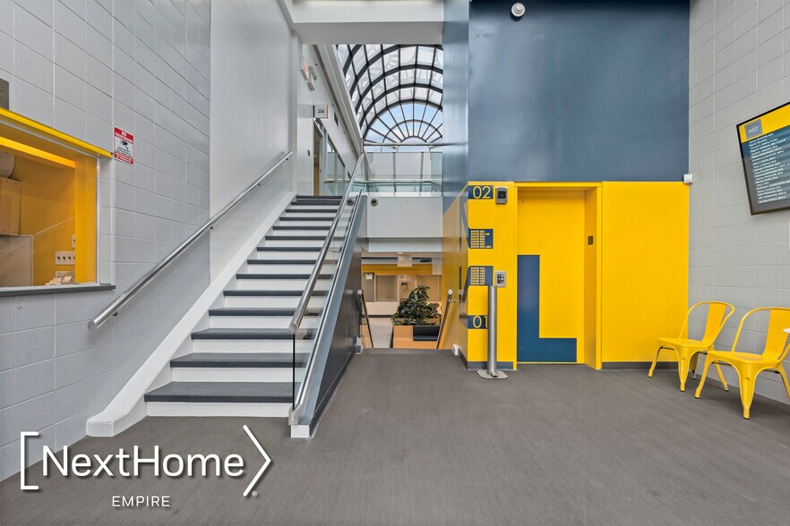 27-47 Crescent St, Astoria, NY à louer - Hall d’entrée – Image 3 sur 17