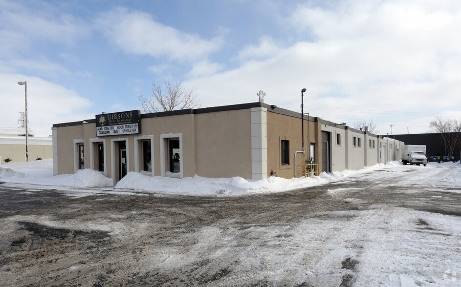 25 Northfield Dr, Waterloo, ON à louer - Photo principale – Image 1 sur 2