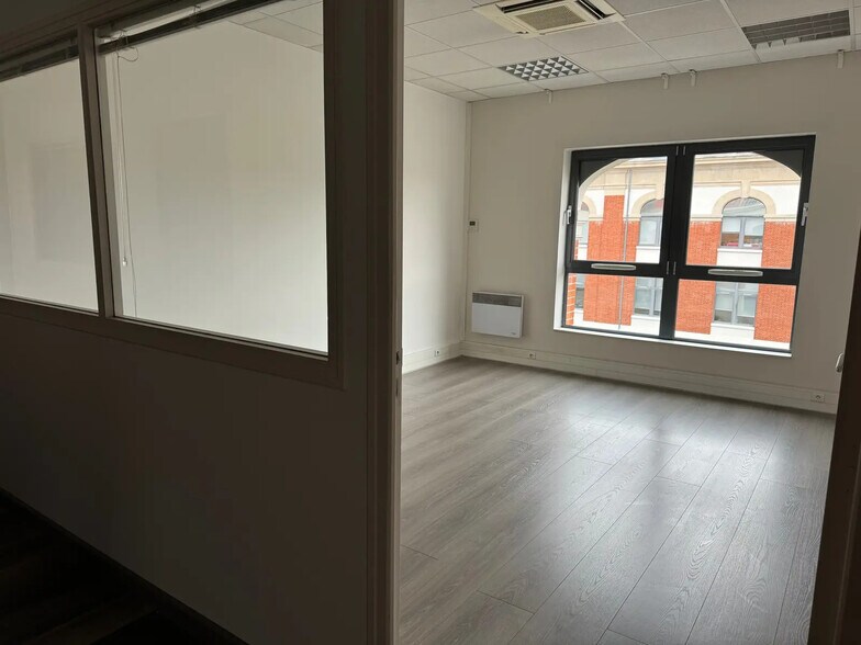 Bureau dans Reims à louer - Photo de l’immeuble – Image 2 sur 3
