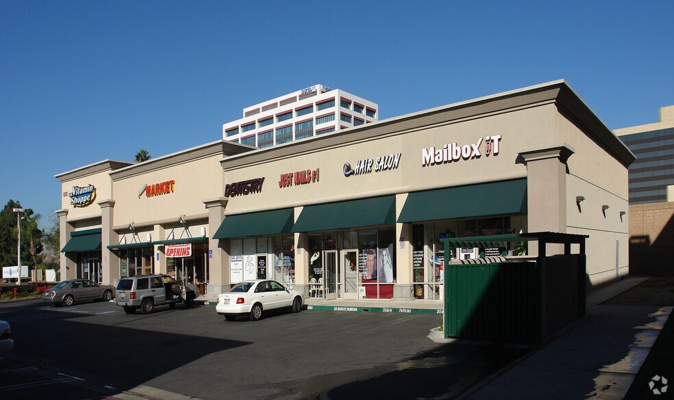 655-691 S Main St, Orange, CA à louer - Photo de l’immeuble – Image 3 sur 6