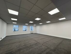 8-14 Stephenson Ct, Bedford à louer Photo intérieure– Image 1 sur 2