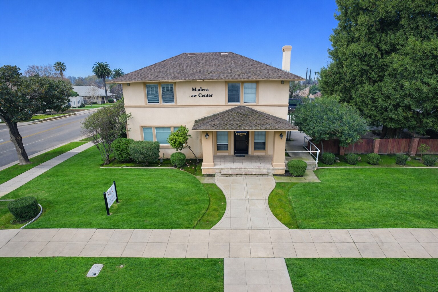 400 W Yosemite Ave, Madera, CA à vendre Photo principale– Image 1 sur 12