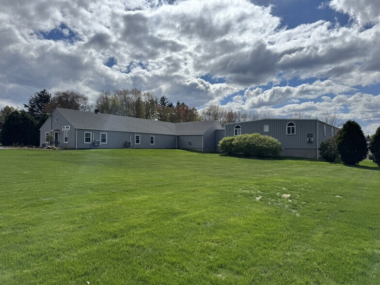 14 Emily Rd, East Windsor, CT à vendre - Photo de l’immeuble – Image 2 sur 16
