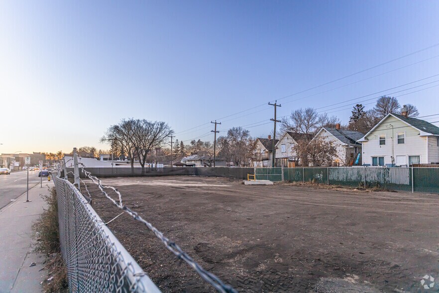 9226 111 Av NW, Edmonton, AB à vendre - Photo de l’immeuble – Image 3 sur 3