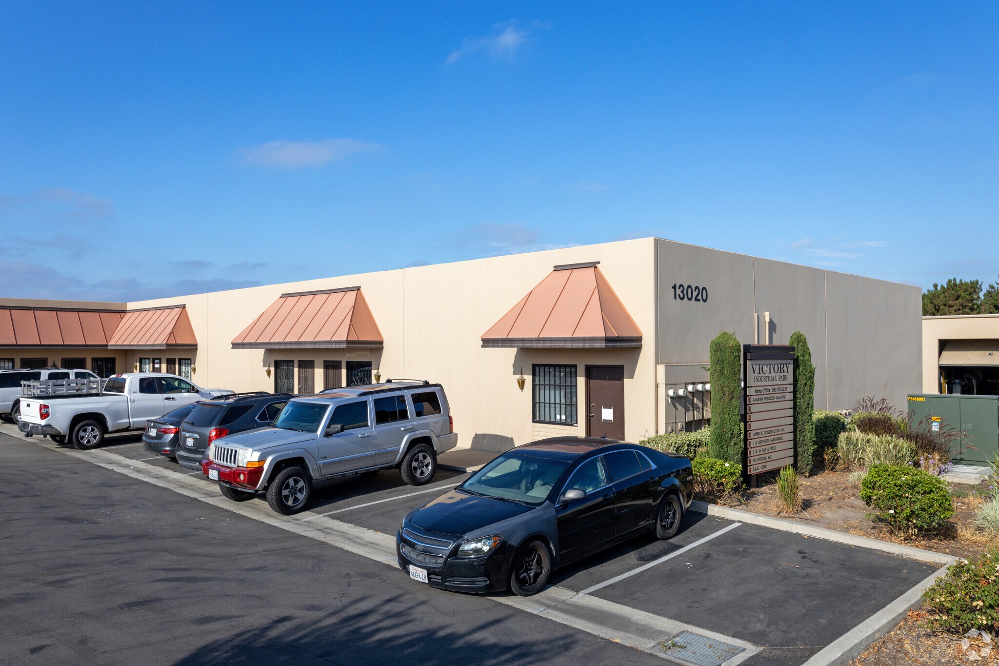 13020 Tom White Way, Norwalk, CA à louer Photo de l’immeuble– Image 1 sur 17