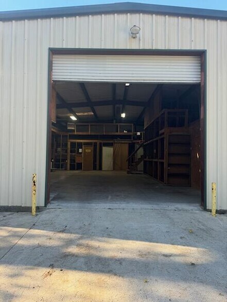 2815 Montgomery Rd, Huntsville, TX à vendre - Photo de l’immeuble – Image 3 sur 7