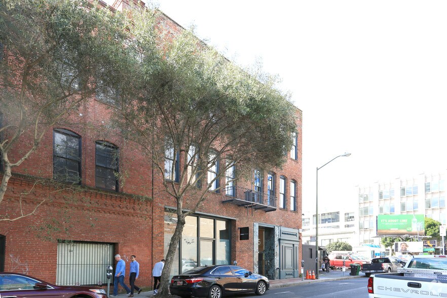 323-325 Pacific Ave, San Francisco, CA à louer - Photo de l’immeuble – Image 2 sur 3