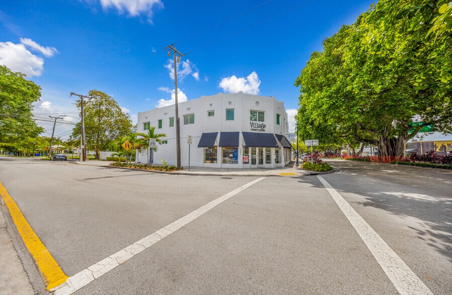 1267 Coral Way, Miami, FL à louer - Photo de l’immeuble – Image 3 sur 17