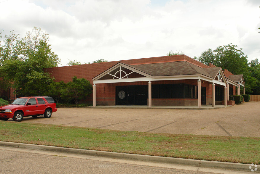 100 Briarwood West Dr, Jackson, MS à louer - Photo principale – Image 2 sur 18