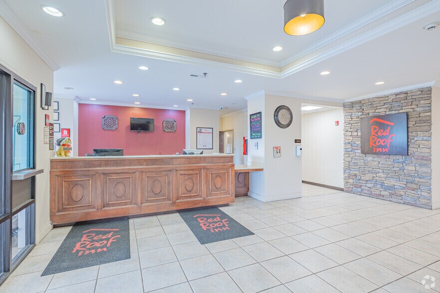 Red Roof Inn & Clarion Pointe portefeuille de 2 biens à vendre sur LoopNet.fr - Hall d’entrée – Image 3 sur 23
