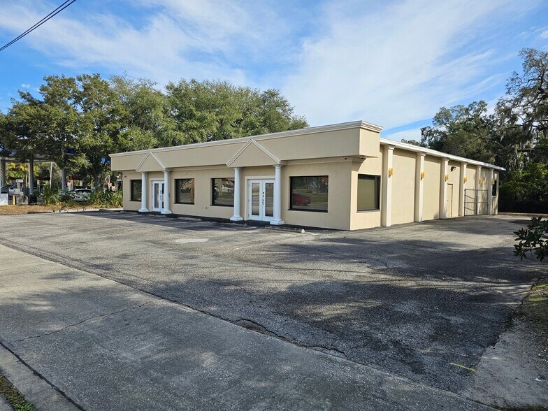 907 S Woodland Blvd, Deland, FL à vendre - Photo principale – Image 1 sur 38
