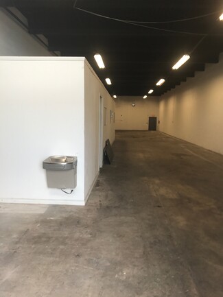 Plus de détails pour 7301-7321 NE 1st Pl, Miami, FL - Industriel/Logistique à louer