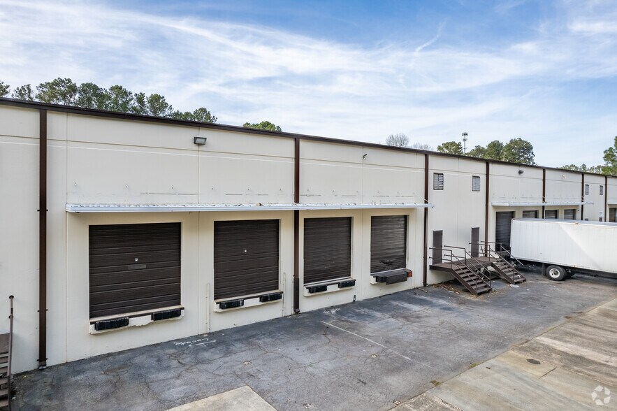 5964 Peachtree Corners East, Norcross, GA à louer - Photo de l’immeuble – Image 3 sur 5
