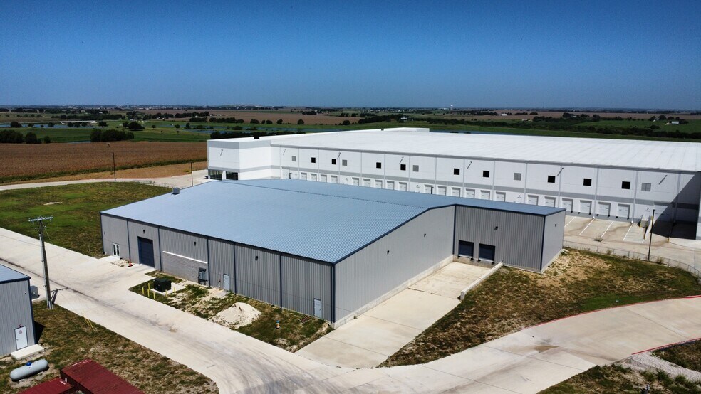 000 BFG 9000 Way, Taylor, TX à louer - Photo de l’immeuble – Image 2 sur 3