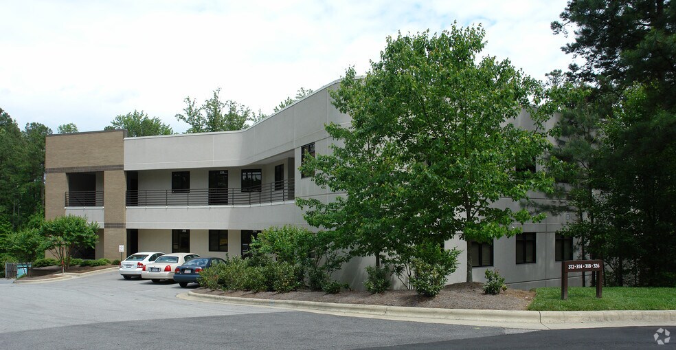 312-326 Cloister Ct, Chapel Hill, NC à vendre - Photo de l’immeuble – Image 1 sur 8