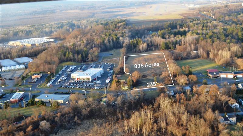 393 Dix Ave, Queensbury, NY à vendre - Photo de l’immeuble – Image 1 sur 1