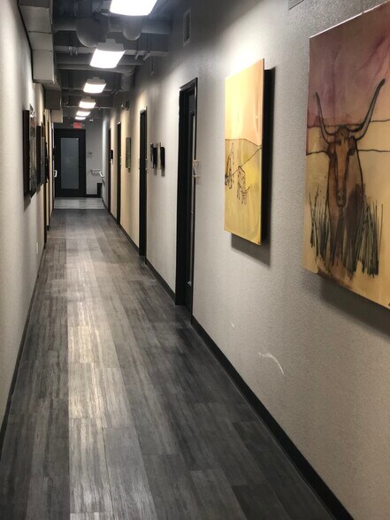 100-102 W Oak St, Denton, TX à louer - Photo intérieure – Image 3 sur 9