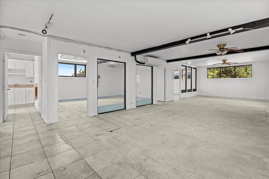 207 S Flower St, Burbank, CA à louer - Photo intérieure – Image 3 sur 13