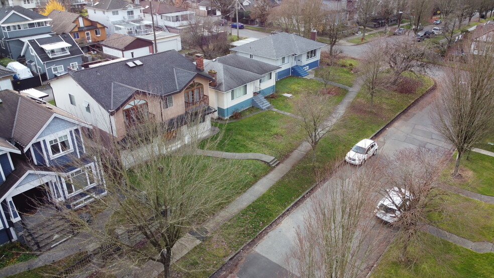 3022 16th Av E, Vancouver, BC à vendre - Photo de l’immeuble – Image 3 sur 7