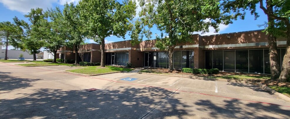 211-285 W Airtex Blvd, Houston, TX à louer - Photo de l’immeuble – Image 1 sur 10