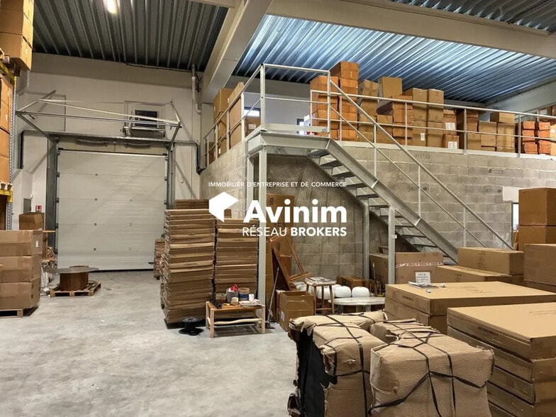 Industriel/Logistique dans Aix-en-Provence à louer - Photo de l’immeuble – Image 1 sur 7