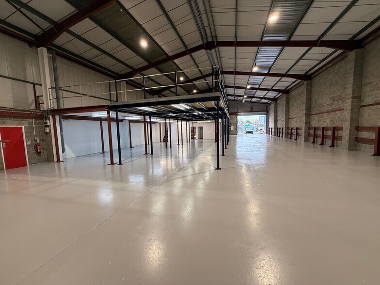 8 David Rd, Slough à louer - Photo de l’immeuble – Image 3 sur 17