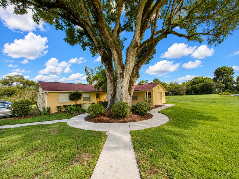37623 Camphor Dr, Dade City, FL à vendre - Photo de l’immeuble – Image 3 sur 10