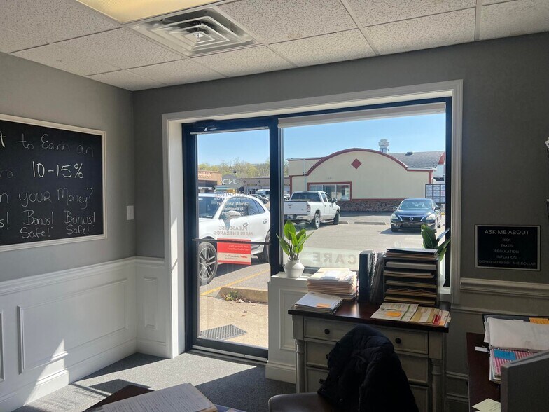 1608 Lincolnway, Valparaiso, IN à louer - Photo de l’immeuble – Image 3 sur 11