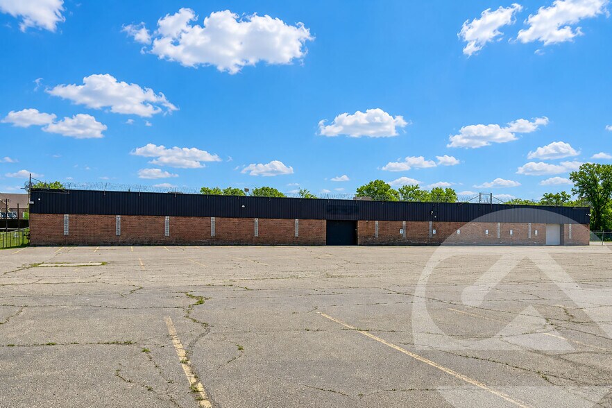 5089 W Grand River Ave, Detroit, MI à louer - Photo de l’immeuble – Image 1 sur 1