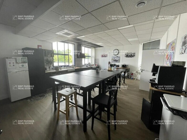 Local d'activités dans Croissy-Beaubourg à vendre - Photo intérieure – Image 3 sur 5