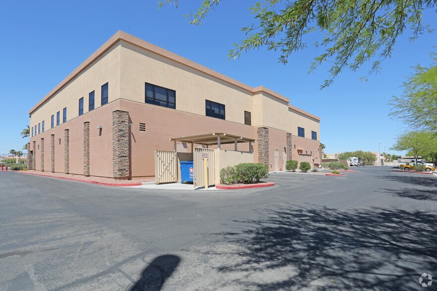 178 N Pecos Rd, Henderson, NV à louer - Photo de l’immeuble – Image 2 sur 18