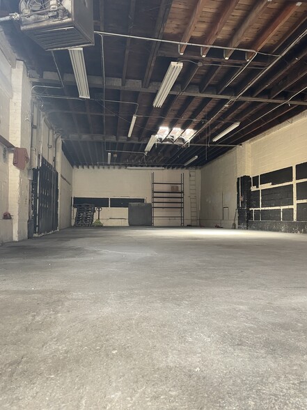 5902 56th St, Maspeth, NY à louer - Photo intérieure – Image 2 sur 11