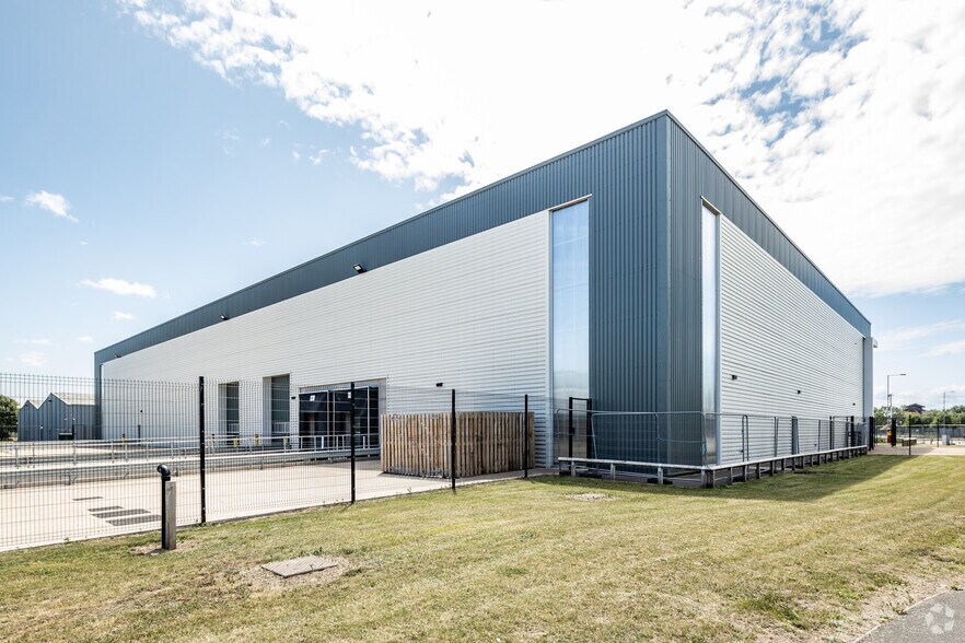 First Av, Deeside à louer - Photo de l’immeuble – Image 2 sur 7