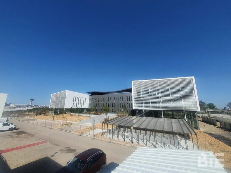 Bureau dans Mérignac à louer - Photo de l’immeuble – Image 1 sur 13