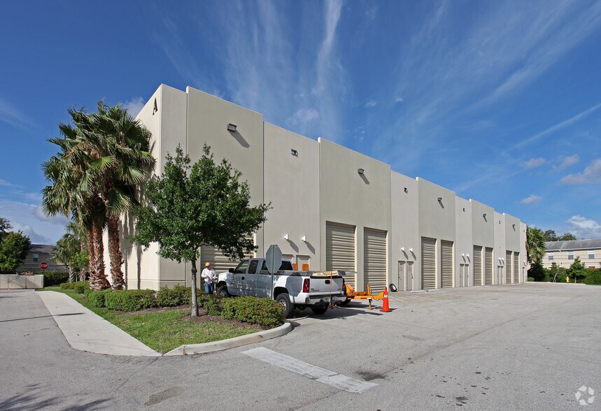 3677 23rd Ave S, Lake Worth, FL à louer - Photo de l’immeuble – Image 2 sur 14