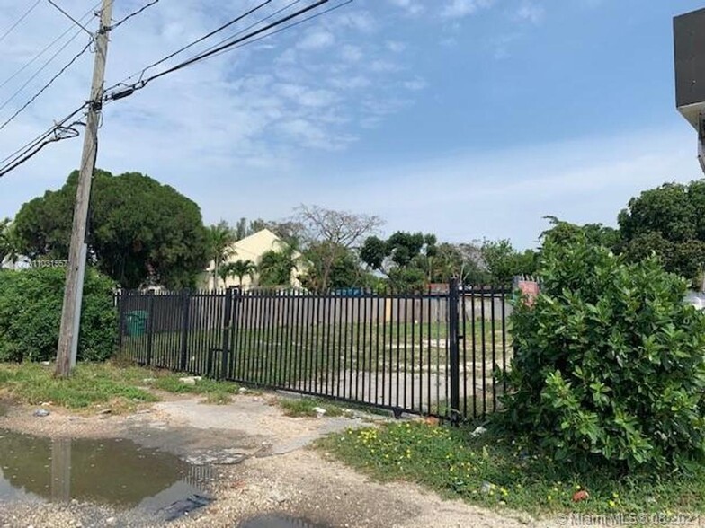 743 NW 111th St, Miami, FL à vendre - Photo de l’immeuble – Image 3 sur 8