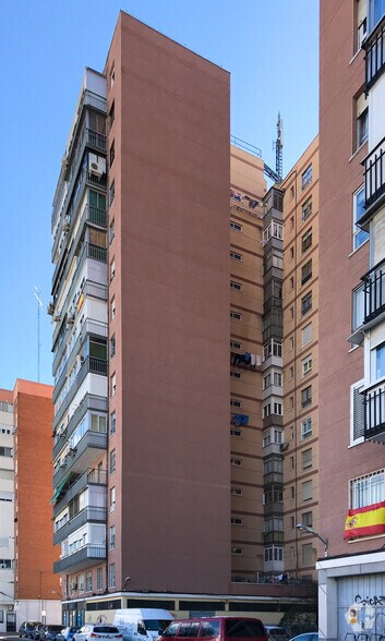 Immeuble residentiel dans Madrid, Madrid à vendre - Photo de l’immeuble – Image 2 sur 2