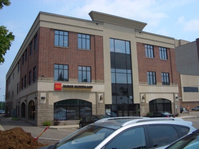 1265 Main St, Stevens Point, WI à louer - Photo de l’immeuble – Image 3 sur 20